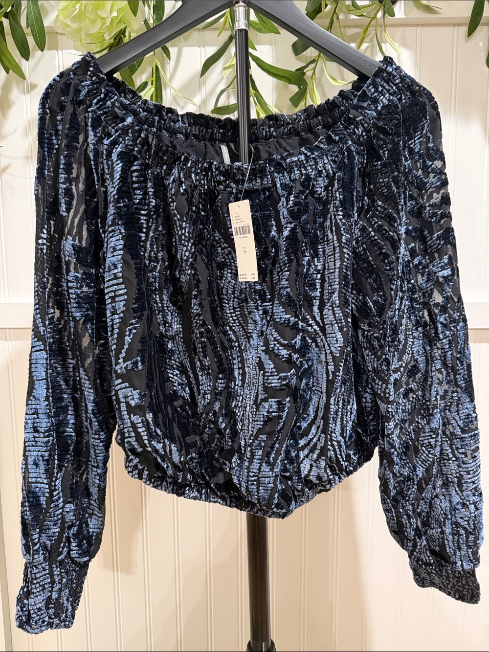 NWT! #1003 ANTHROPOLOGIE Black & Blue Velvet Burnout On/Off-Shoulder Crop HOT!